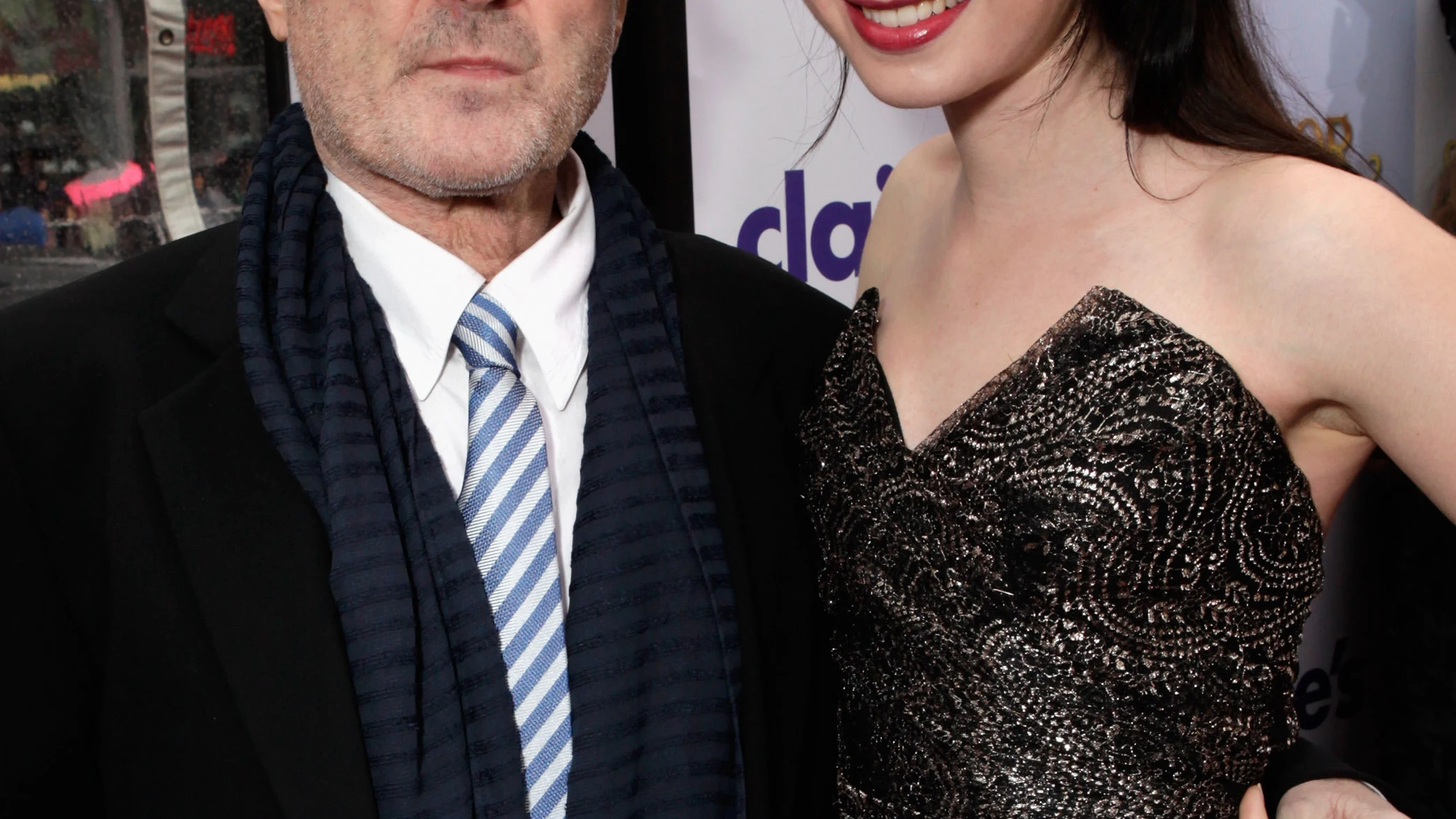 Lily Collins con su padre, el artista Phil Collins