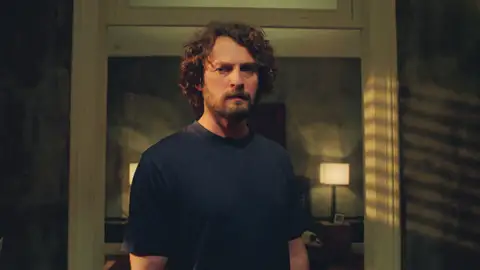 Han, en shock ante el inesperado acercamiento de Safiye con Inci Han, en shock ante el inesperado acercamiento de Safiye con Inci