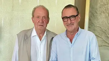 Carlos Herrera visita a Juan Carlos I en Abu Dabi: "Se encuentra muy bien de forma física y de ánimo"