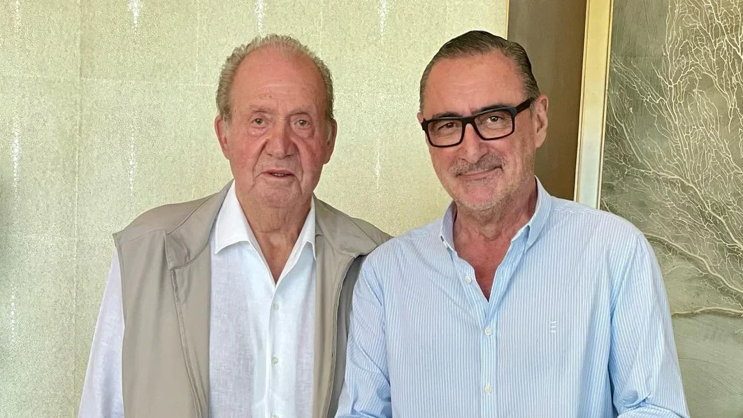 Carlos Herrera visita a Juan Carlos I en Abu Dabi: "Se encuentra muy bien de forma física y de ánimo" Carlos Herrera visita a Juan Carlos I en Abu Dabi: "Se encuentra muy bien de forma física y de ánimo"