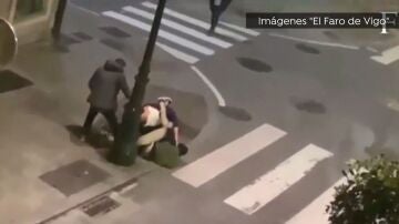 El vídeo de la paliza a dos jóvenes en Vigo con el que se intenta localizar a sus autores