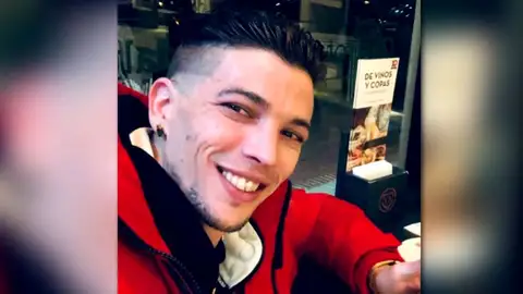 Joven asesinado. Joven asesinado.