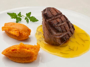 Receta de magret de pato con salsa de naranja y puré de boniato, de Arguiñano