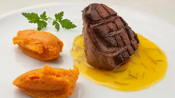 Receta de magret de pato con salsa de naranja y puré de boniato, de Arguiñano