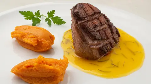 Receta de magret de pato con salsa de naranja y puré de boniato, de Arguiñano Receta de magret de pato con salsa de naranja y puré de boniato, de Arguiñano