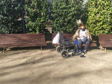 Roban una silla de ruedas a una mujer en un parque de Pontevedra
