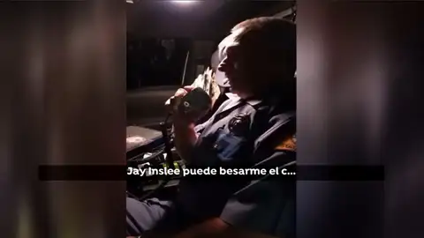 El policía antivacunas insultando al gobernador de Washington El policía antivacunas insultando al gobernador de Washington