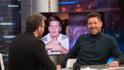 'El Cholo' Simeone se defiende de la expulsión de David Bechkam... ¿fue su culpa? Dos leyendas