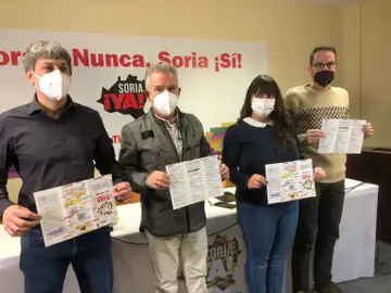 Ángel Ceña, cabeza de lista, junto a miembros de Soria YA! presenta el programa electoral para las elecciones de Castilla y León 2022. Ángel Ceña, cabeza de lista, junto a miembros de Soria YA! presenta el programa electoral para las elecciones de Castilla y León 2022.