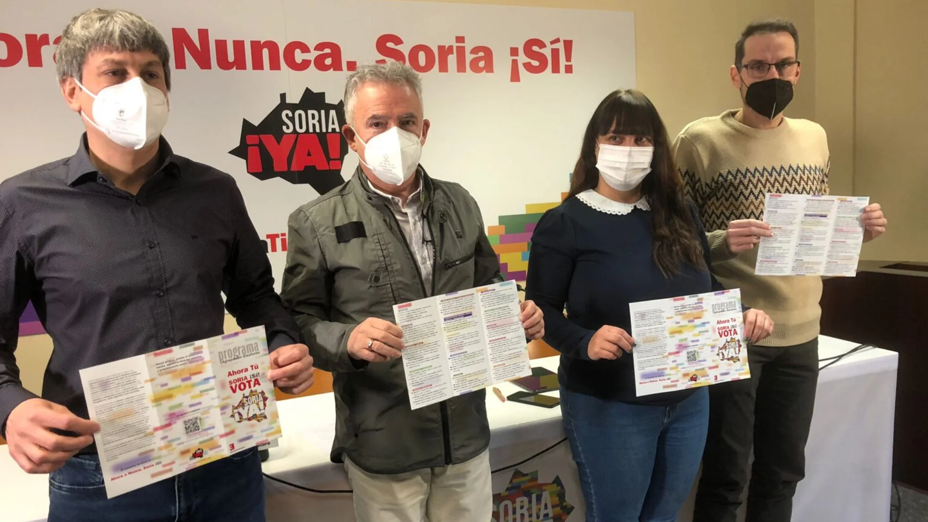Ángel Ceña, cabeza de lista, junto a miembros de Soria YA! presenta el programa electoral para las elecciones de Castilla y León 2022.