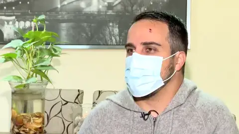 Una familia abandona su pueblo por la agresión de unos okupas: "Os vamos a quemar la casa con los niños dentro" Una familia abandona su pueblo por la agresión de unos okupas: "Os vamos a quemar la casa con los niños dentro"