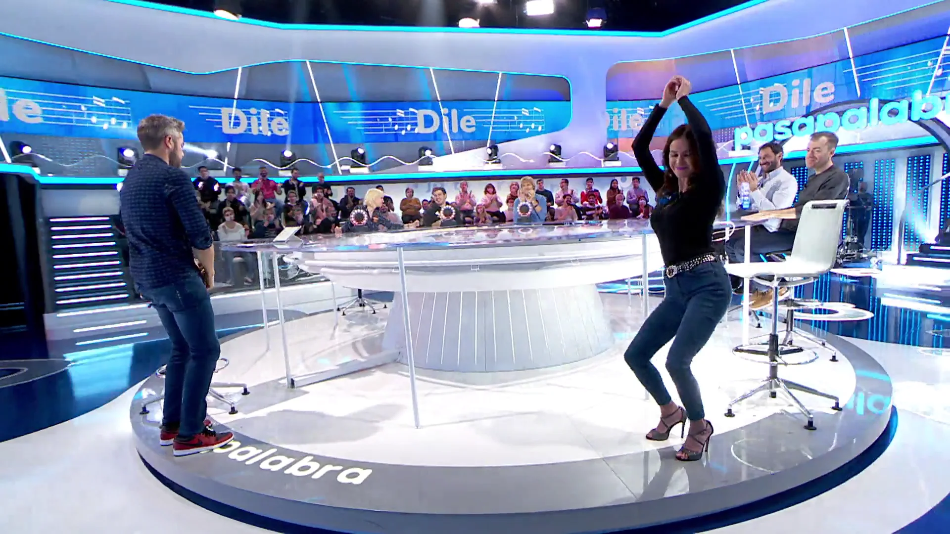 Paula Prendes enciende ‘La Pista’ al ritmo de ‘Dile’ Paula Prendes enciende ‘La Pista’ al ritmo de ‘Dile’