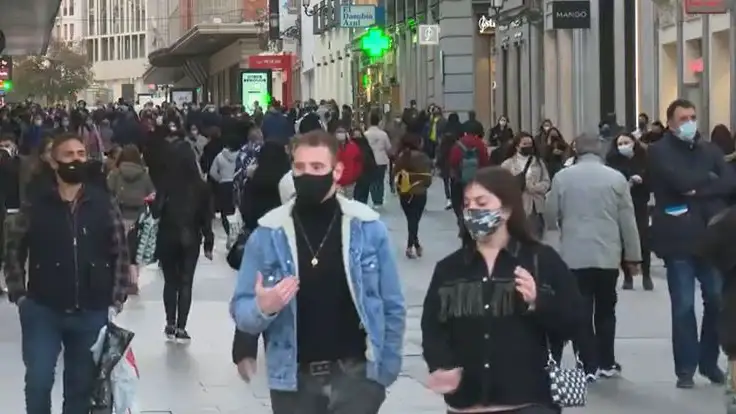 Personas con mascarilla Personas con mascarilla
