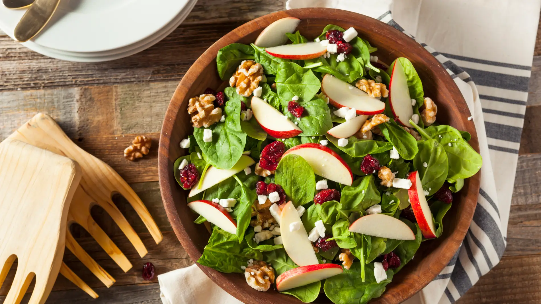 Ensalada con manzana y nueces