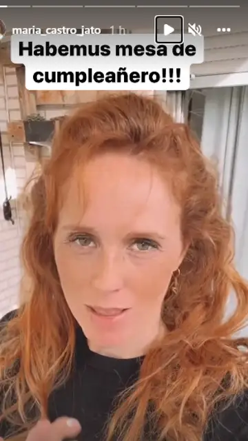 María Castro enseñando la decoración por el cumpleaños de su marido María Castro enseñando la decoración por el cumpleaños de su marido
