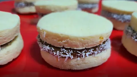 Receta dulce sin gluten y fácil: Alfajores de maicena caseros Receta dulce sin gluten y fácil: Alfajores de maicena caseros