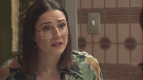 Cristina le abre los ojos a Penélope tras la inquietante amenaza de Santiago Cristina le abre los ojos a Penélope tras la inquietante amenaza de Santiago