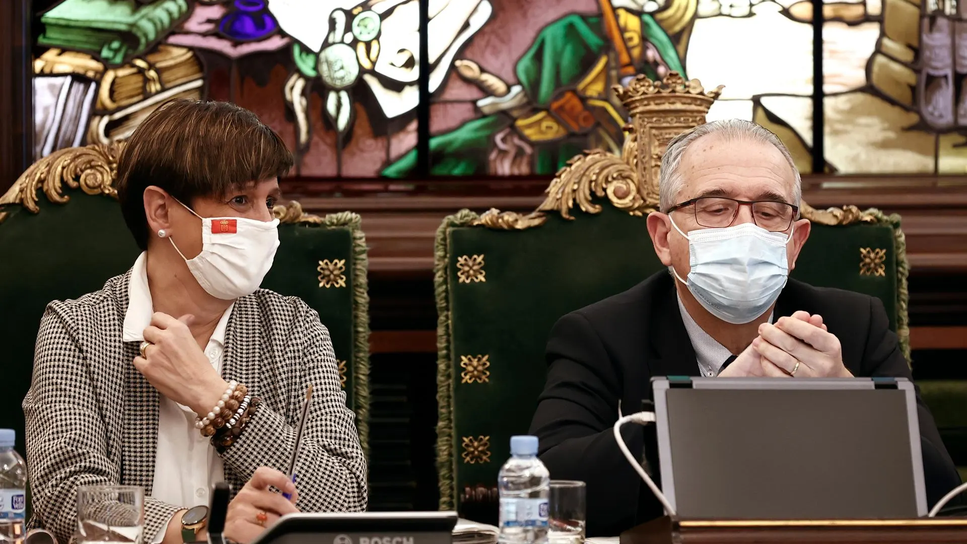 El alcalde de Pamplona Enrique Maya, en el inicio del pleno de este jueves
