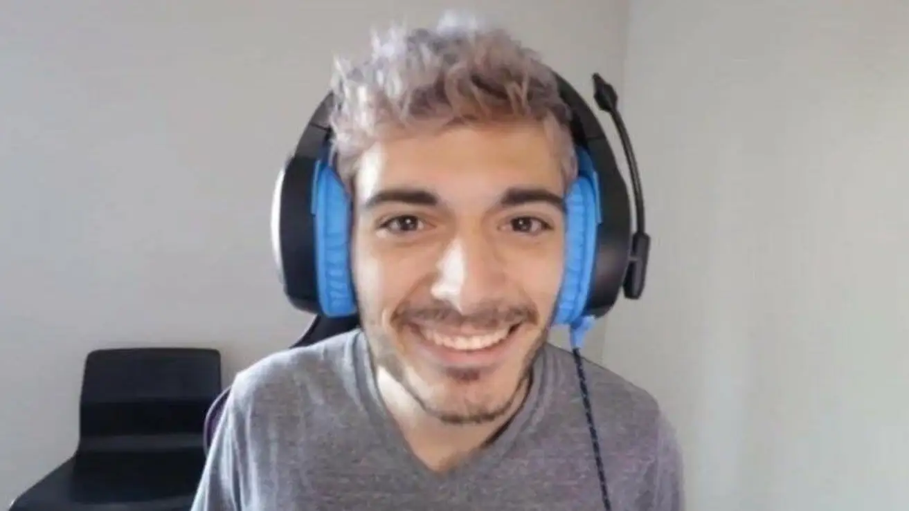 Un famoso streamer estafa 500.000 dólares en criptomonedas a sus fans y se compra un Tesla Un famoso streamer estafa 500.000 dólares en criptomonedas a sus fans y se compra un Tesla