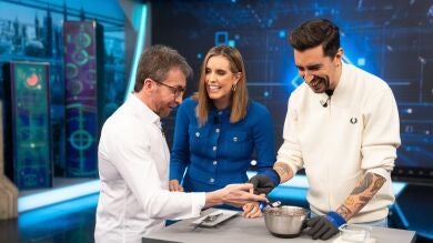 ¡Sorprendente! Ona Carbonell comprueba el increíble efecto del chocolate con el hielo seco