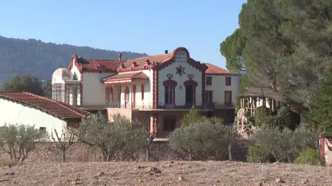 Así es la nueva mansión modernista de Rosalía y Rauw Alejandro de más de 2 millones de euros Así es la nueva mansión modernista de Rosalía y Rauw Alejandro de más de 2 millones de euros