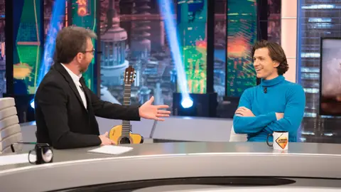 Pablo Motos revela a Tom Holland el mal trago de de Mark Wahlberg en su última visita 'El Hormiguero 3.0'