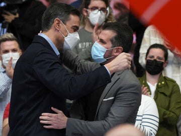  El presidente del Gobierno Pedro Sánchez (i) junto con el candidato del PSOE a la presidencia de la Junta de Castilla y León, Luis Tudanca (d)