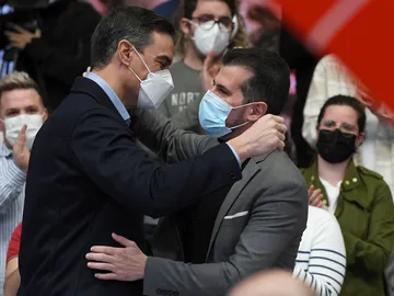 El presidente del Gobierno Pedro Sánchez (i) junto con el candidato del PSOE a la presidencia de la Junta de Castilla y León, Luis Tudanca (d) El presidente del Gobierno Pedro Sánchez (i) junto con el candidato del PSOE a la presidencia de la Junta de Castilla y León, Luis Tudanca (d)