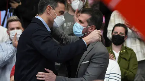 El presidente del Gobierno Pedro Sánchez (i) junto con el candidato del PSOE a la presidencia de la Junta de Castilla y León, Luis Tudanca (d) El presidente del Gobierno Pedro Sánchez (i) junto con el candidato del PSOE a la presidencia de la Junta de Castilla y León, Luis Tudanca (d)