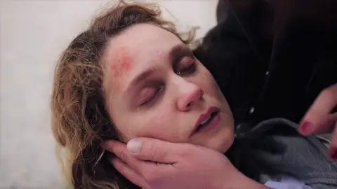 Inci muere en los brazos de Han: “Cuidarás bien de nuestro hijo”  Mejores momentos | Capítulo 60