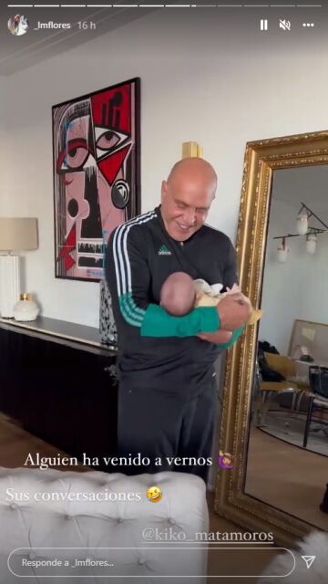 Kiko Matamoros con su nieto Benjamín en brazos
