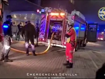 Un incendio en un hotel de Sevilla deja ocho heridos leves por inhalación de humo Un incendio en un hotel de Sevilla deja ocho heridos leves por inhalación de humo