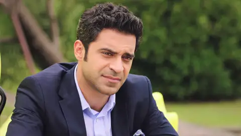 Esat pide consejo a Han para casarse con Gülben, mientras él disfruta de sus vacaciones Mejores momentos | Capítulo 60