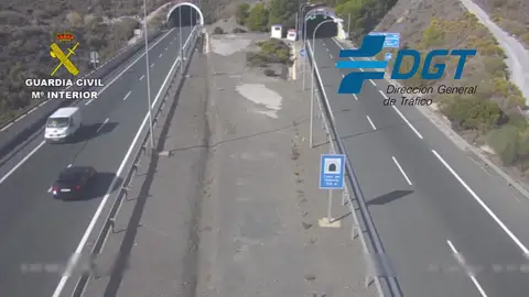 Un conductor circula 8 kilómetros en sentido contrario por la autovía para evitar un control Un conductor circula 8 kilómetros en sentido contrario por la autovía para evitar un control