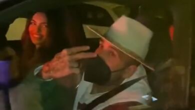 La reacción de Dani Alves cuando un aficionado intenta ligar con su mujer