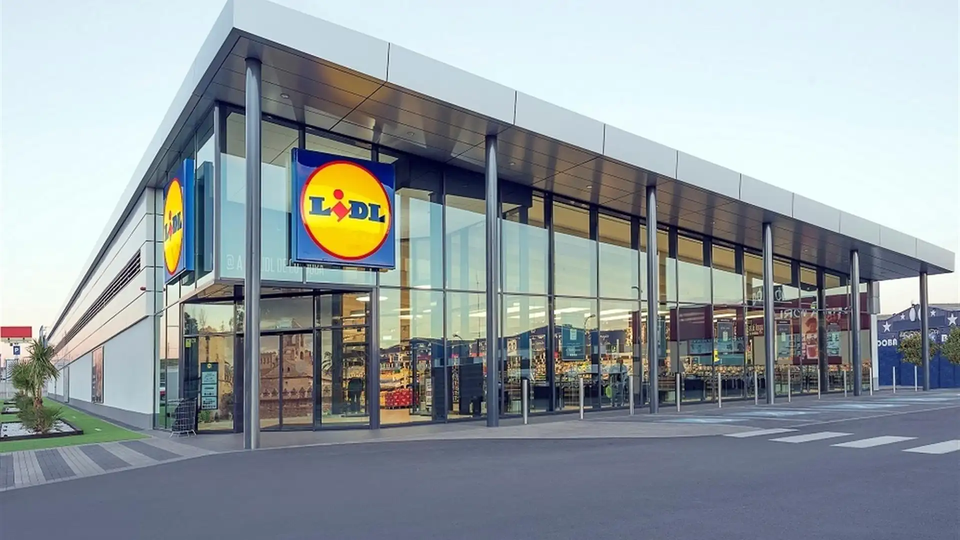 Lidl anuncia 100 nuevos puestos de trabajo y 9 tiendas nuevas en febrero Lidl anuncia 100 nuevos puestos de trabajo y 9 tiendas nuevas en febrero