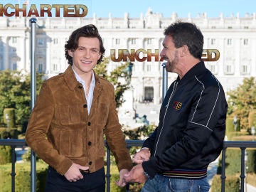 Tom Holland y Antonio Banderas promocionando 'Uncharted' en Madrid