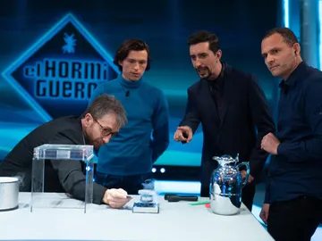 ¿En qué consiste la levitación cuántica? Marron sorprende a Tom Holland con la magia de los objeto flotantes ¿En qué consiste la levitación cuántica? Marron sorprende a Tom Holland con la magia de los objeto flotantes