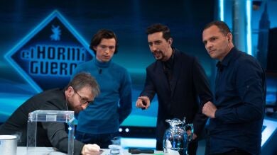 ¿En qué consiste la levitación cuántica? Marron sorprende a Tom Holland con la magia de los objeto flotantes