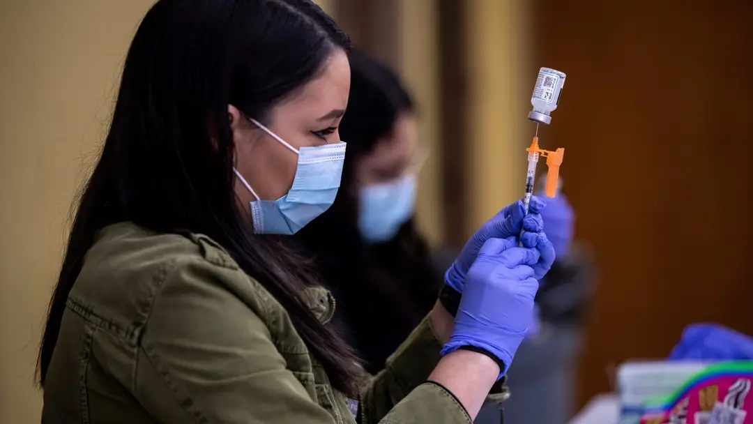Padres antivacunas se niegan a operar a su hijo si la sangre que le trasfunden es de vacunados contra el COVID-19