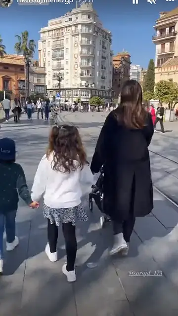 Melissa Jiménez junto a su hermana y sus hijos Melissa Jiménez junto a su hermana y sus hijos