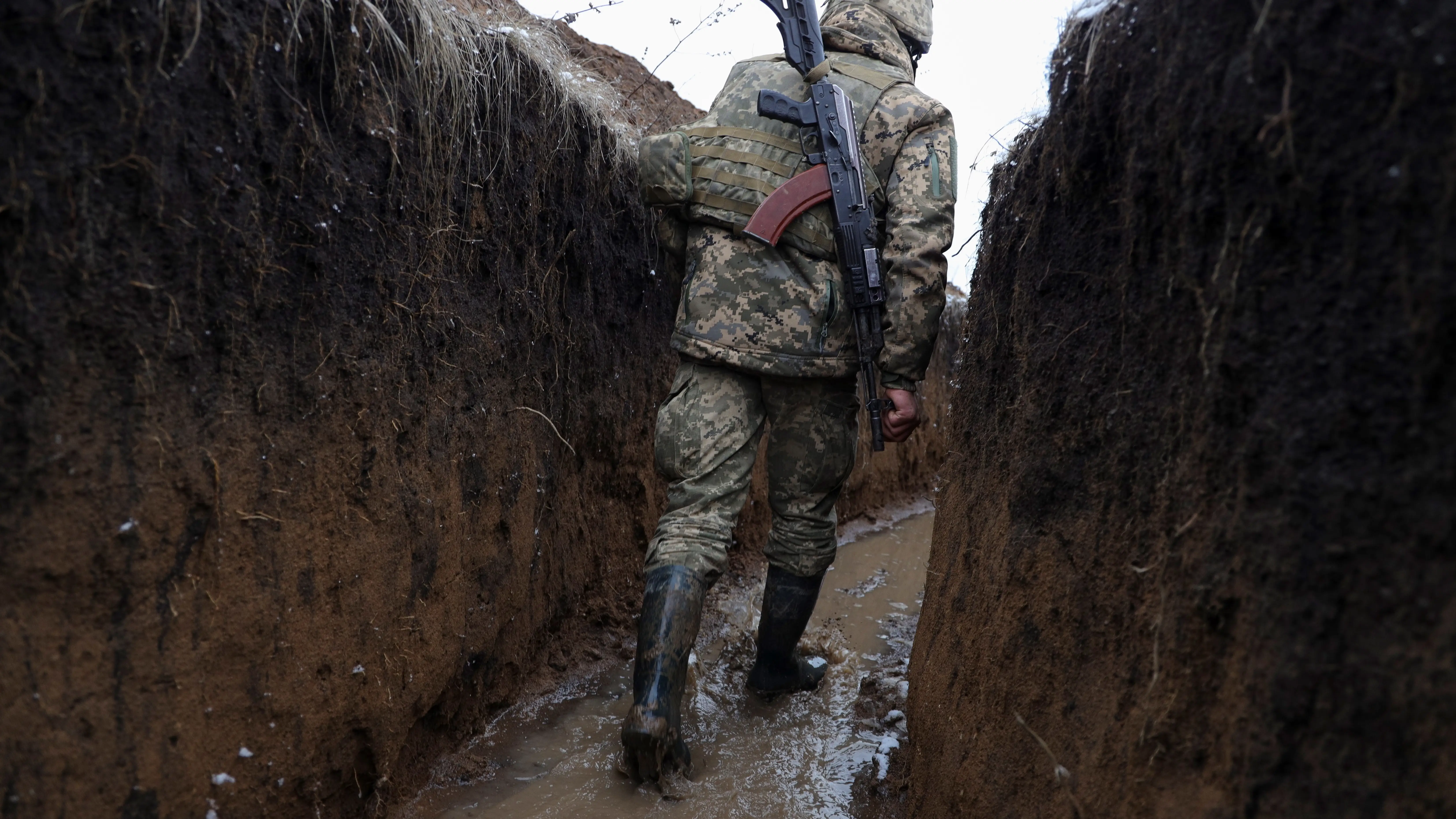 Un soldado ucraniano Un soldado ucraniano