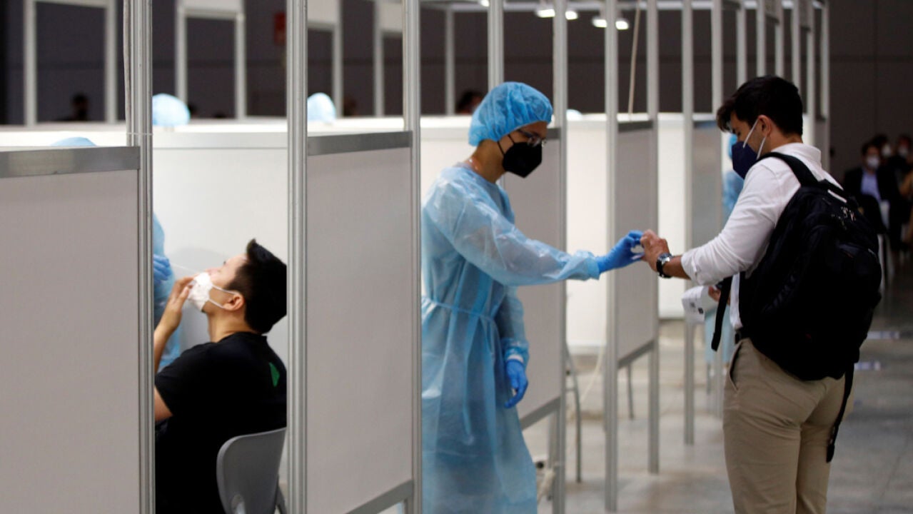 La mortalidad de la sexta ola del coronavirus es tres veces menor que ...