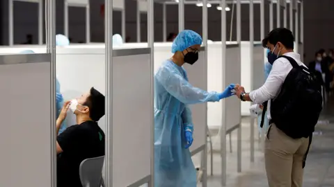 La sexta ola ya es la más larga de la pandemia con ómicron como protagonista La sexta ola ya es la más larga de la pandemia con ómicron como protagonista