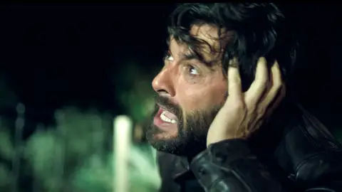 Xavier, encañonado por su nueva víctima: ¿acabará con su vida? Xavier, encañonado por su nueva víctima: ¿acabará con su vida?