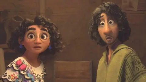 Mirabel y Bruno en 'Encanto' Mirabel y Bruno en 'Encanto'