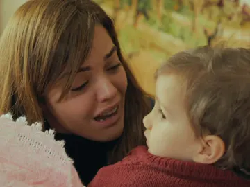 Hünkar sorprende a Züleyha con la visita de sus hijos Hünkar sorprende a Züleyha con la visita de sus hijos