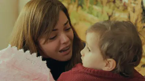 Hünkar sorprende a Züleyha con la visita de sus hijos Hünkar sorprende a Züleyha con la visita de sus hijos