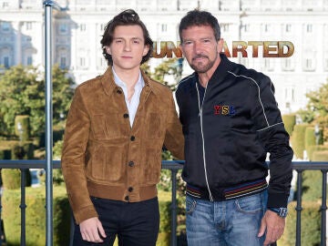 Tom Holland y Antonio Banderas presentando 'Uncharted' en Madrid