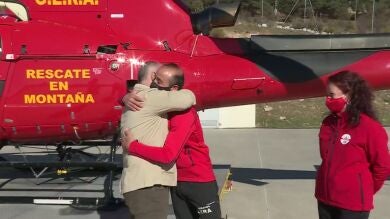 El emotivo reencuentro entre un hombre que sufrió un infarto y la operadora del 112 y el bombero que le salvaron la vida